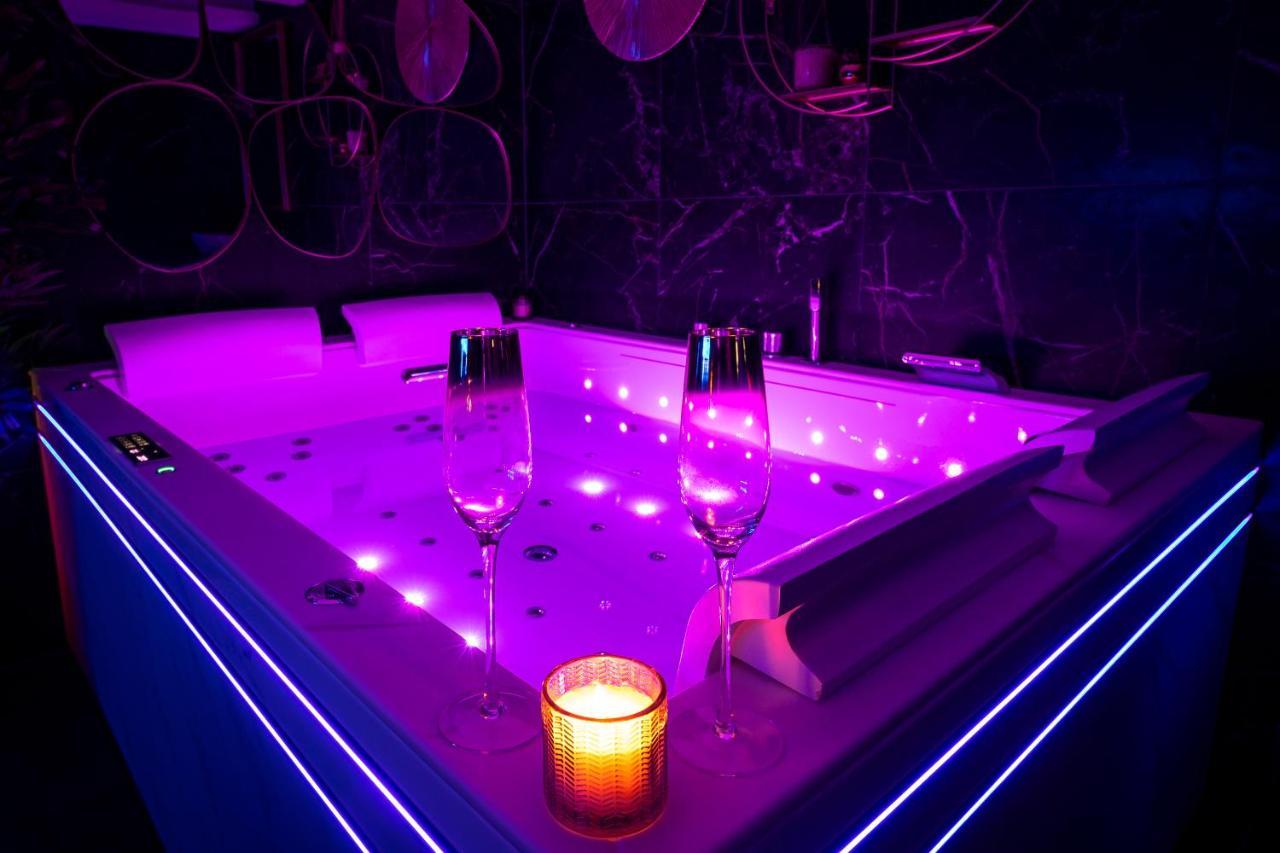 Love Room “La Nuit De Reve” Centre Historique بيربينيو المظهر الخارجي الصورة